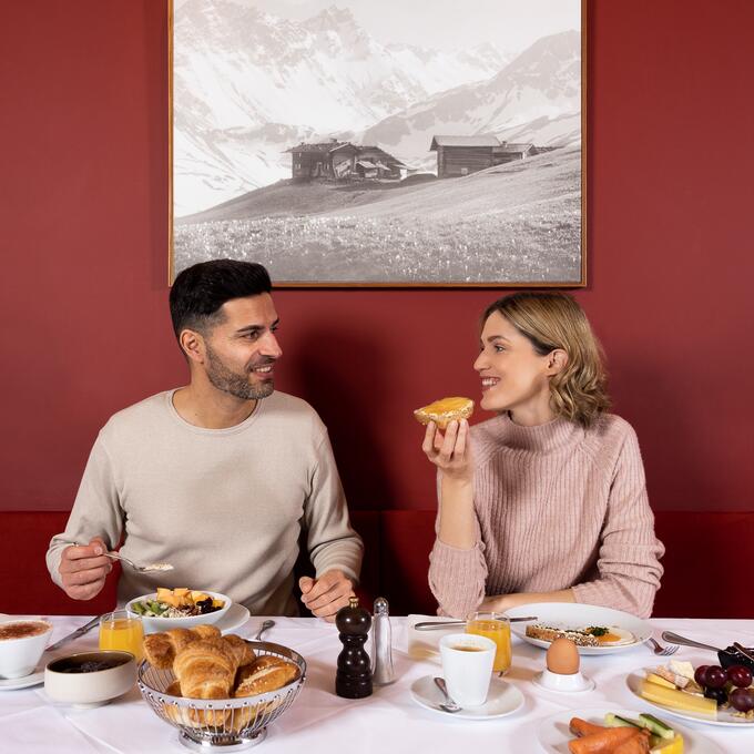 couple having breakfast Arosa